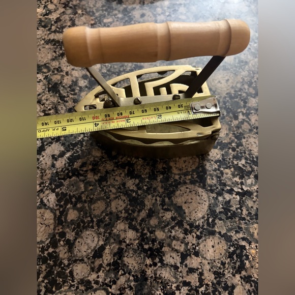 Antique Brass Iron with Wooden Handle - Picture 2 of 8